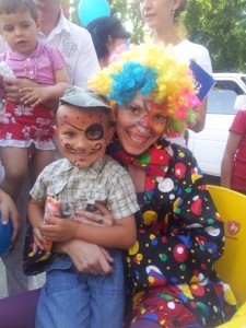 clownita cu copilasul