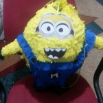 pinata-minion-jocul-pinata-minion-pinata-pinata-party-pinata-petreceri-pinata-pentru-evenimente-cadouri-pinata-pinata-cu-surprize