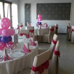 aranjamente din baloane pt mese botez fetita, baloane cu buline roz si mov