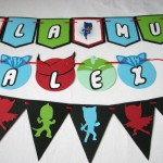 banner la multi ani, litere, articole-de-petrecere-eroi-in-pijamale