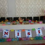 decor candy bar botez tematica roz si mov