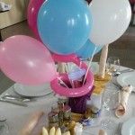 decor din baloane pt botez cu tematica botez colorat