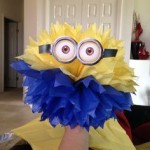 decoratii din hartie petrecere cu minioni, pompoane minioni, minions pompns