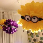 decoratii din hartie petrecere cu minioni, pompoane minioni, minnions pompns