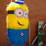pinata party cu minion, pinata petreceri, pinata minion,minion pinata