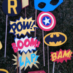 propsuri super eroi pt photo booth si candy bar..