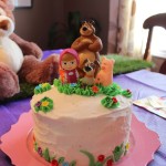 tort cu figurine masha si ursul